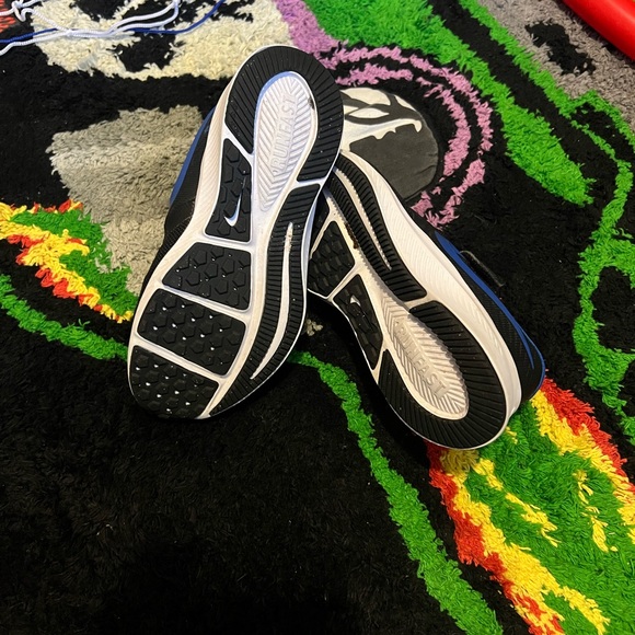 Nike shoes 11.5c - Picture 2 of 5